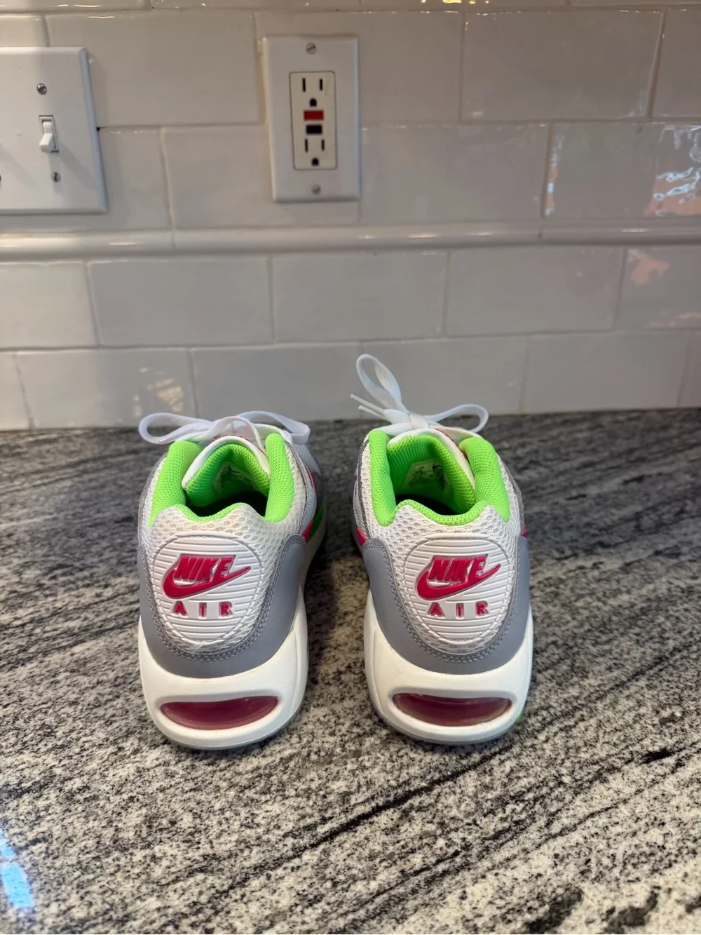 Women’s Nike Air Max Correlate  White/Pure Platinum/Fireberry 511417-163 Size 6
